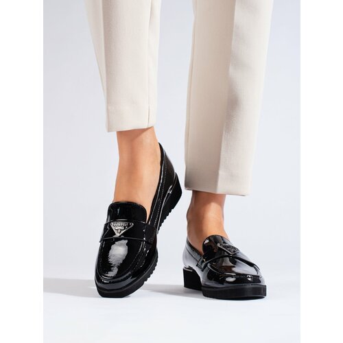 SHELOVET Lacquered black shoes on a low wedge Slike