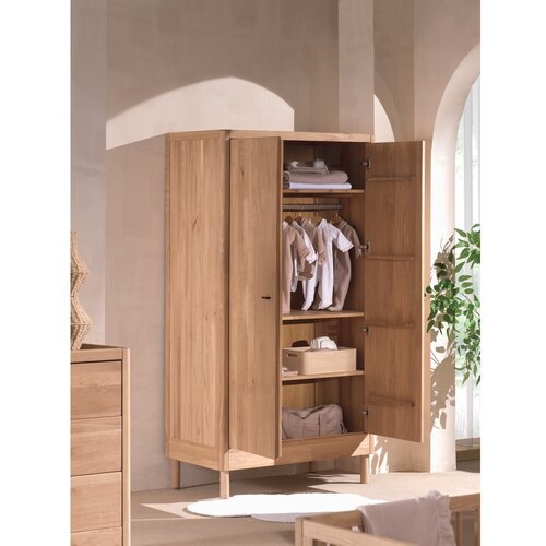Vipack Otro&amp;scaron;ka garderobna omara iz masivnega hrasta v naravni barvi 100x190x55 cm Forrest &amp;ndash; Slike