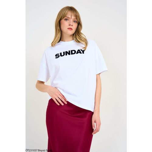 Laluvia White Sunday Text Basic T-shirt Cene