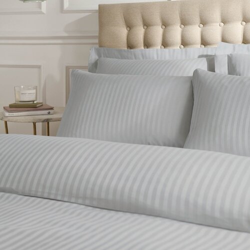 Catherine Lansfield Siva podalj&amp;scaron;ana posteljnina za zakonsko posteljo iz damasta 230x220 cm Satin Stripe &amp;ndash; Slike