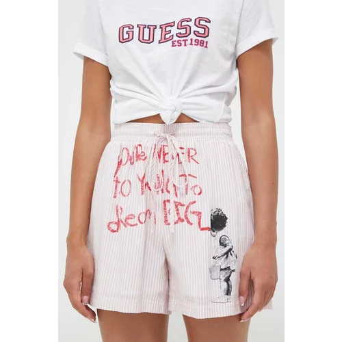Guess Kratke hlače x Banksy ženske, roza barva