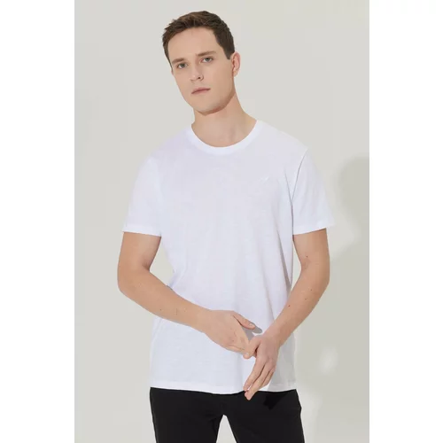 ALTINYILDIZ CLASSICS Men's White Slim Fit Slim Fit Crew Neck 100% Cotton Short Sleeved Logo T-Shirt.