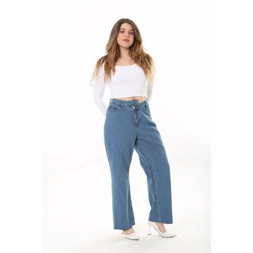Şans Women's Plus Size Blue Belt Detailed 5-Pocket Lycra-Free Jeans Cene