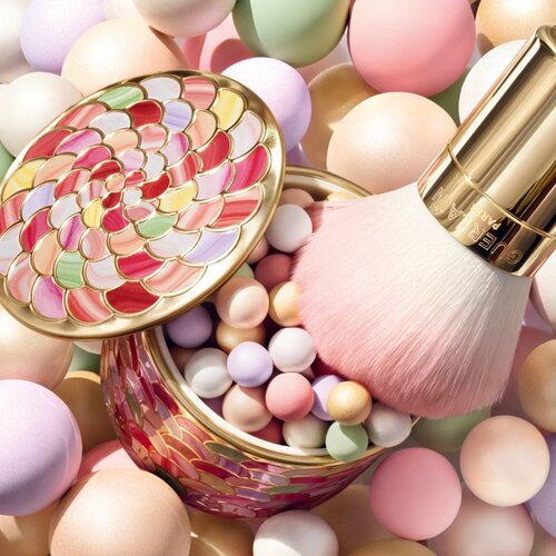 Guerlain M&amp;eacute;t&amp;eacute;orites Light Revealing Pearls of Powder tonirani biseri za obraz odtenek 02 Cool / Ros&amp;eacute; 20 g Slike