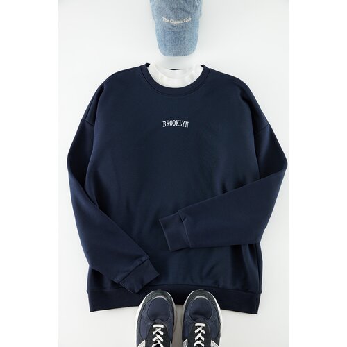 Trendyol Navy Blue Mink Men's Oversize/Wide-Fit Brooklyn City Text Embroidery Thick Cotton Sweatshirt Slike
