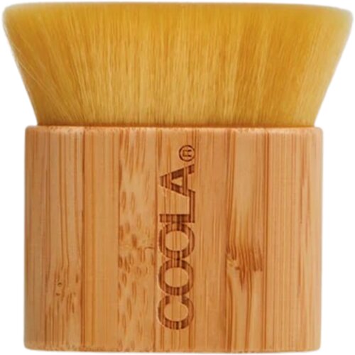 Coola Sunless Tan Kabuki Body Brush - 1 set. Cene