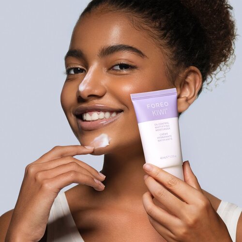 Foreo KIWI&amp;trade; Oil Control Mattifying Moisturizer matirajoča vlažilna krema 40 ml Slike