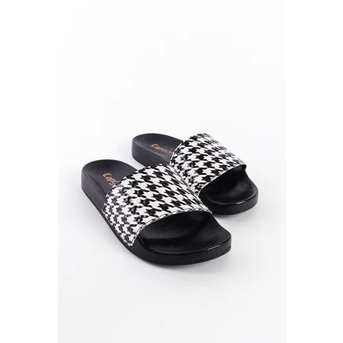 Capone Outfitters Women's Slippers