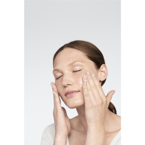 Clinique Moisture Surge&amp;trade; SPF 25 Sheer Hydrator dnevna hranjiva i hidratantna krema SPF 25 30 ml Slike