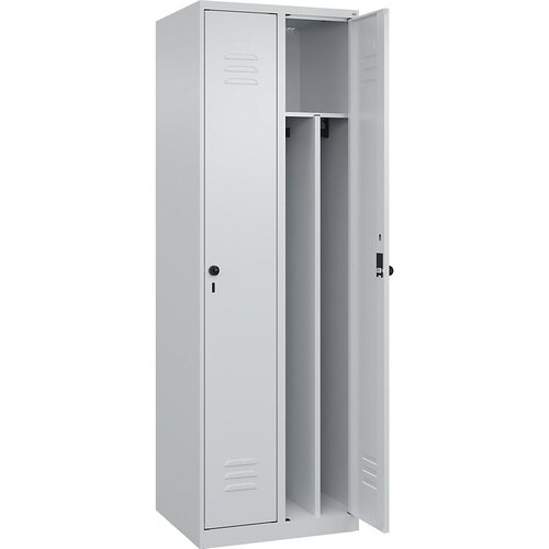 C+P Garderobna omara Classic PLUS, 2 dela, svetlo sive barve, Š 600 mm, talni drsniki, vrtljiv zapah, sredinska predelna stena Cene