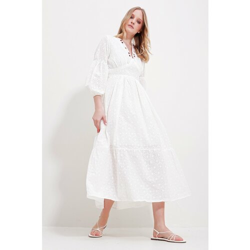 Trend Alaçatı Stili women's white v neck scalloped and embroidered inner lined midi length dress Cene