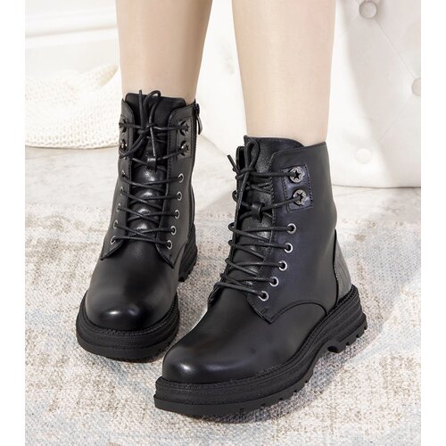 Gemre Black insulated ankle boots on a high sole Dora Cene