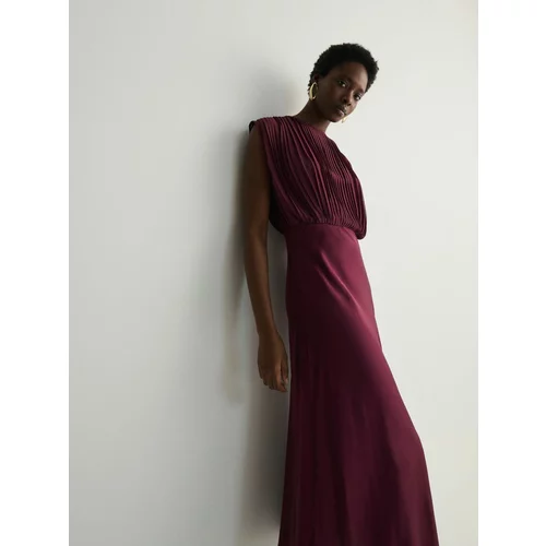 Reserved - Maxi haljina s naborima - boja kestena