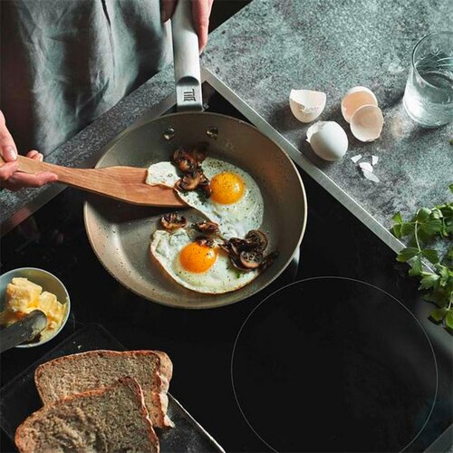 Fiskars ponev za praženje 28 cm Slike