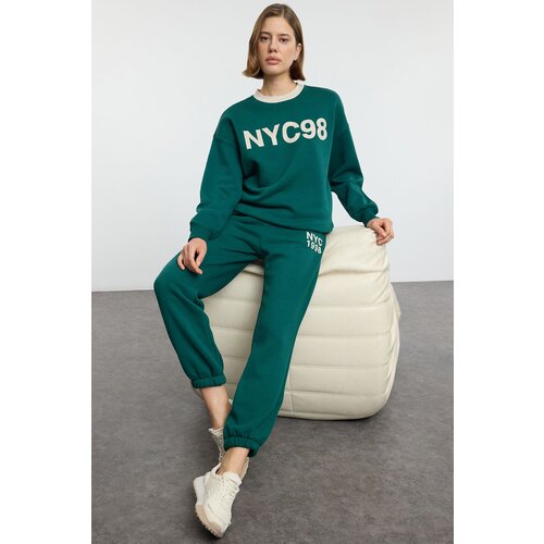 Trendyol Dark Green Slogan Printed Regular/Normal Pattern Elastic Leg Knitted Tracksuit Slike