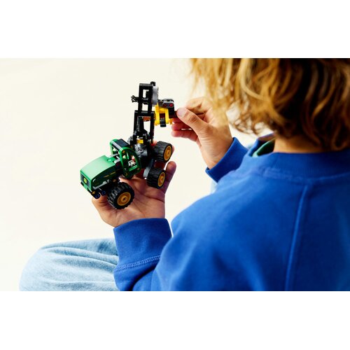Lego Technic John Deere 1470H kombajn sa točkovima 42218 Slike