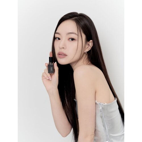 MUZIGAE MANSION Moodwear Blur Lipstick mat vlažilna &amp;scaron;minka odtenek 004 Layered 4 g Slike