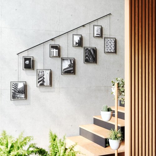 Umbra Crni metalni viseći okviri u setu 9 kom 223x77,5 cm Exhibit &amp;ndash; Slike