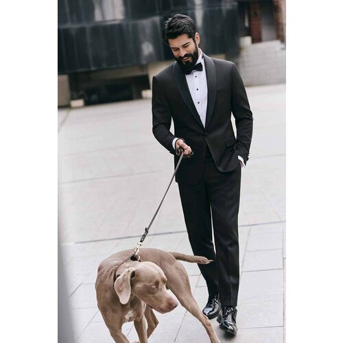 ALTINYILDIZ CLASSICS Men's Black Slim Fit Slim-Fit Cut Dovetail Collar Patterned Classic Tuxedo Suit. Cene