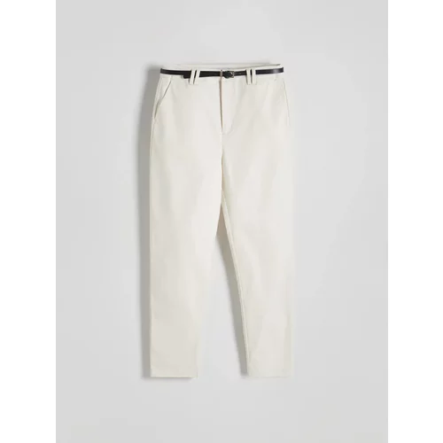 Reserved - Chino hlače s remenom - krem