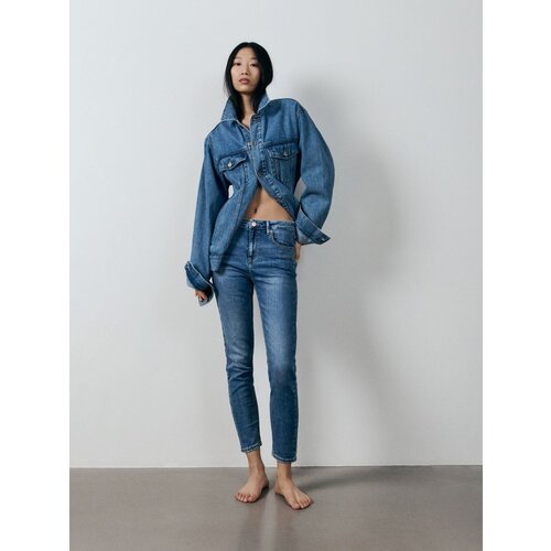 Reserved kavbojke slim mid rise - modra Slike