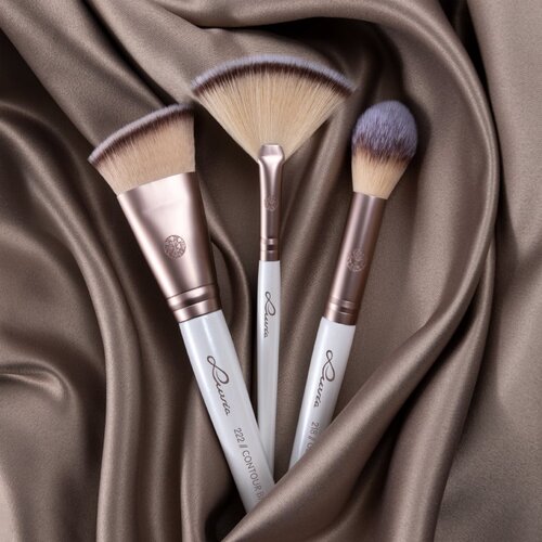 Luvia Cosmetics Highlight &amp;amp; Contour Set set kistova u torbici Slike