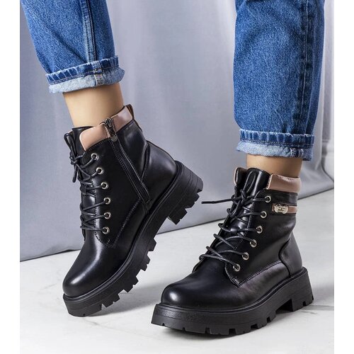 D/CEO Black patent leather insulated boots Campi Slike