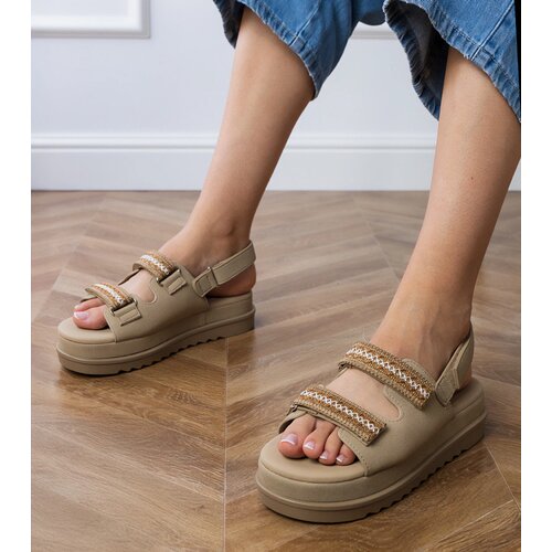 Gemre Brown sandals with embroidered straps on a platform Jenisej Cene