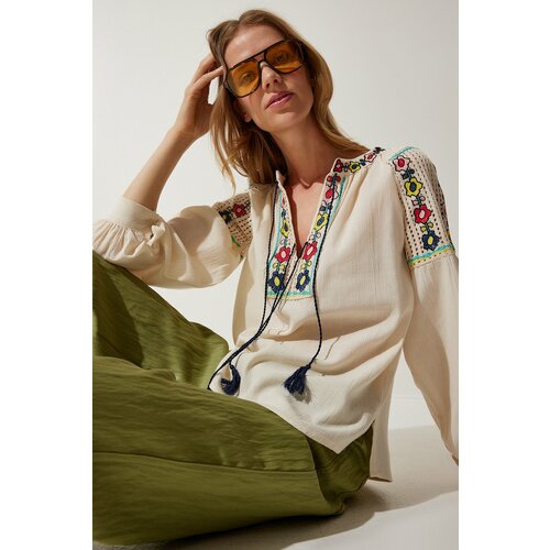 Happiness İstanbul Women's Cream Floral Embroidered Linen Blouse Cene