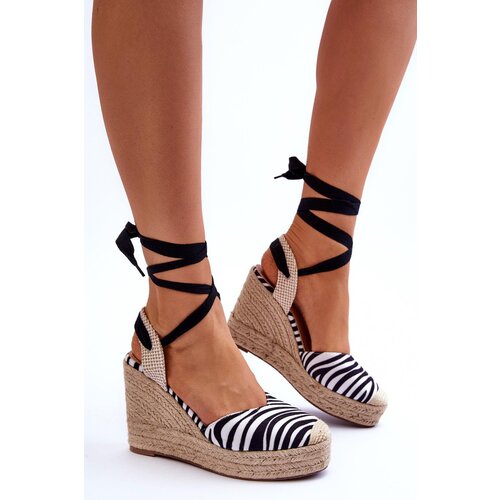 FS1 Tied Sandals On A High Wedge Black And White Lendy Cene
