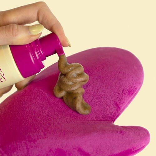 Coco &amp;amp; Eve Sunny Honey Ultimate Glow Travel Kit samoporjavitvena pena z aplikacijsko rokavico Medium (new formula) 60 ml Slike