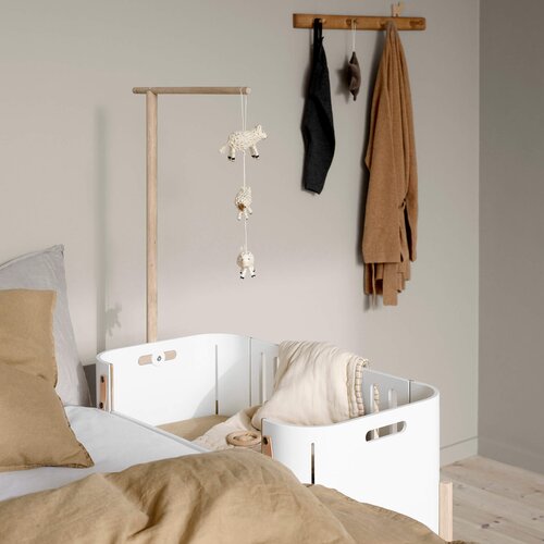 Oliver Furniture&amp;reg; otro&amp;scaron;ka posteljica co-sleeper 40x80 z vključenim kitom za pretvorbo v klop white/oak Slike