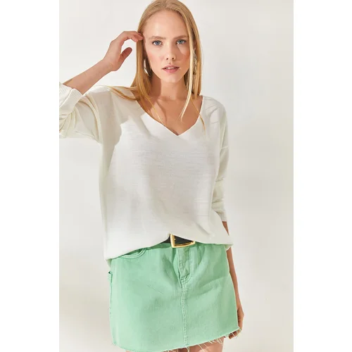 Olalook White V-Neck Loose Knitwear Blouse