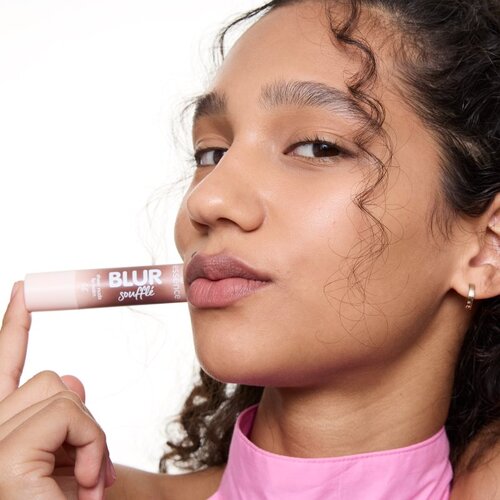 Essence Blur Souffl&amp;eacute; balzam za toniranje za usne s mat efektom nijansa 06 Nude Cocoa 3 g Slike