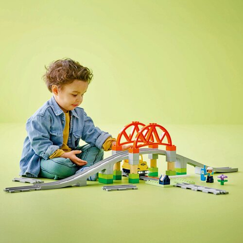 Lego LEGO&amp;reg; DUPLO&amp;reg; - raz&amp;scaron;iritveni komplet železni&amp;scaron;ki most in tiri (10426) Slike