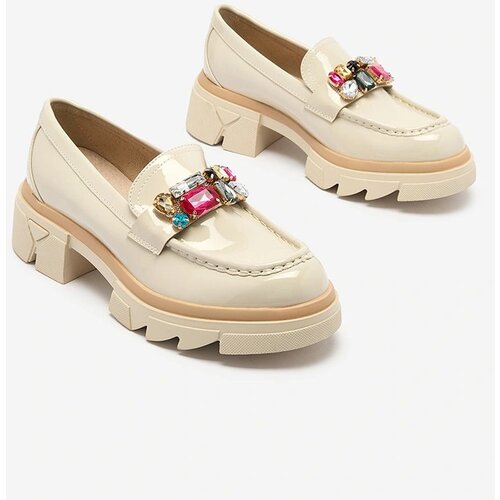Resti Lacquered cream moccasins with colorful stones Sarin Cene
