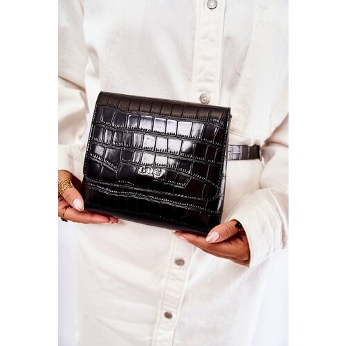 GOE Leather Small Messenger Bag ZNJ034 Black Cene