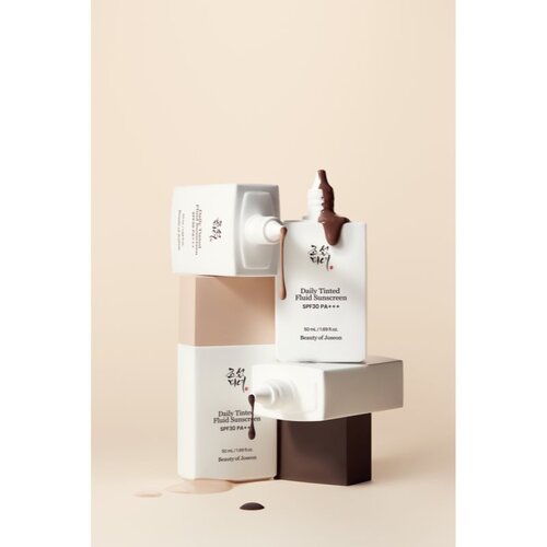 Beauty of Joseon Daily Tinted Fluid Sunscreen lahki za&amp;scaron;čitni fluid SPF 30 odtenek DN350 50 ml Slike