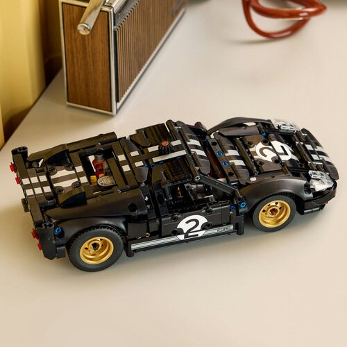 Lego technic - 1966 ford GT40 mkii trkački automobil (42223) Slike