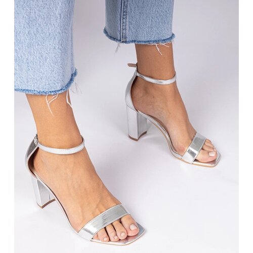 D/CEO marka niezdefiniowana Silver block heel sandals Kasedi Slike