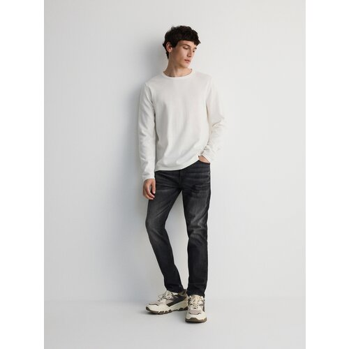 Reserved - Slim fit traperice s poderotinama - crno Slike