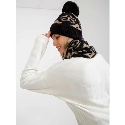 Fashion Hunters Lady's black-beige winter beanie with pompom
