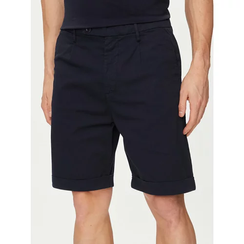 Guess Kratke hlače iz tkanine Noah M4GD14 WG3QA Mornarsko modra Slim Fit