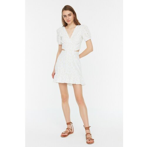 Trendyol White Embroidered Patterned Dress Cene