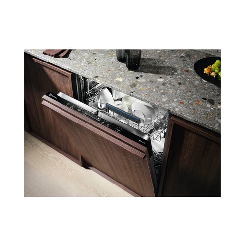 Electrolux vgradni pomivalni stroj, 60 cm EEQ47210L Slike