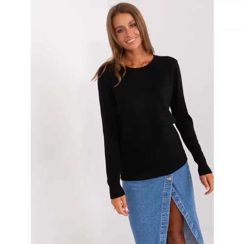 Fashion Hunters Classic black sweater with a round neckline