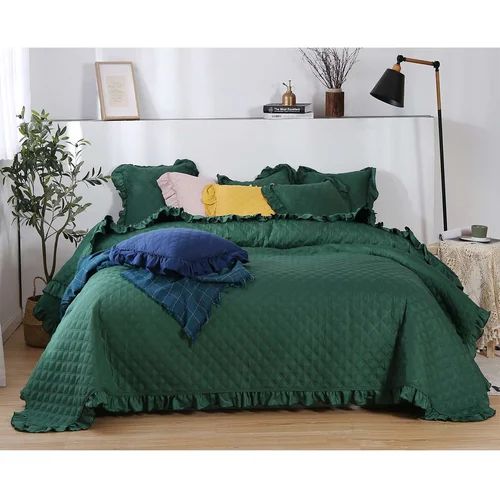 Edoti Quilted bedspread Ruffy