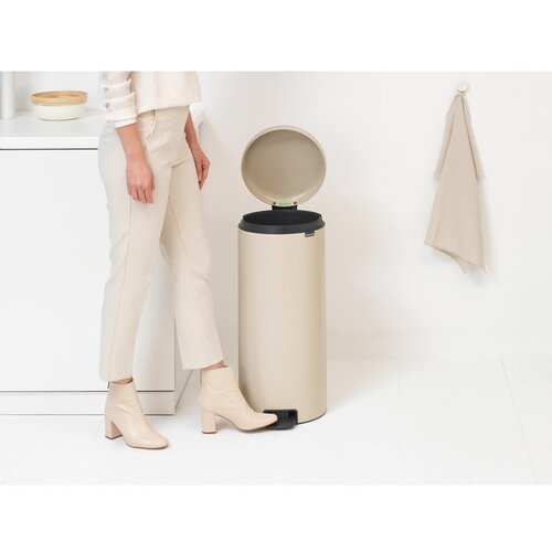 Brabantia Kanta za smeće s pedalom Newicon 30 L s plastičnim unutarnjim dijelom - Soft Beige Slike