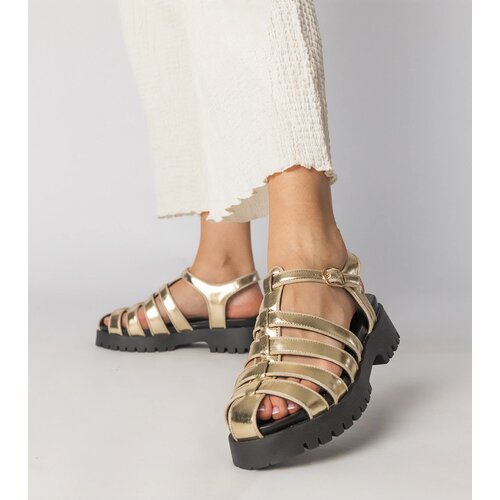  Golden platform sandals with closed toe line Kolla Slike