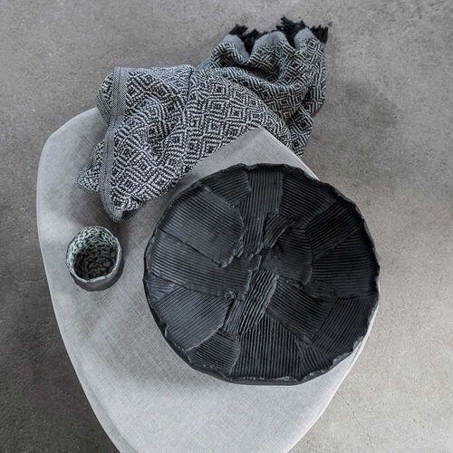 Mette Ditmer Denmark Dekorativni pladenj iz poliresina &amp;oslash; 35 cm Patch Bowl &amp;ndash; Slike
